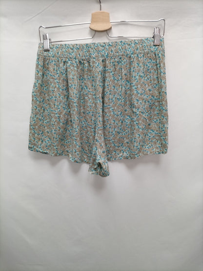 BENETTON. Short azul flores T.m