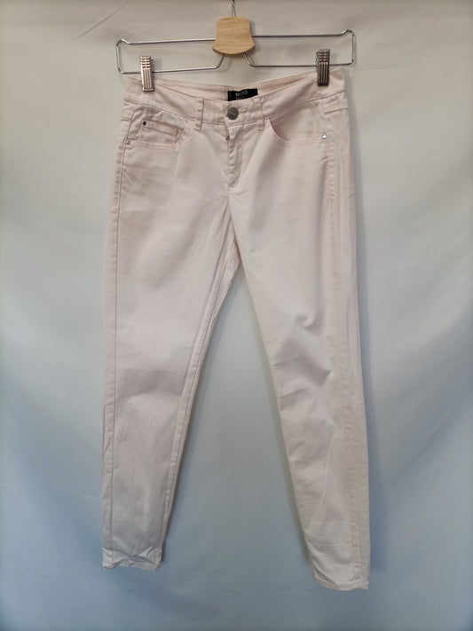 MANGO. Pantalón  denim rosa T.34