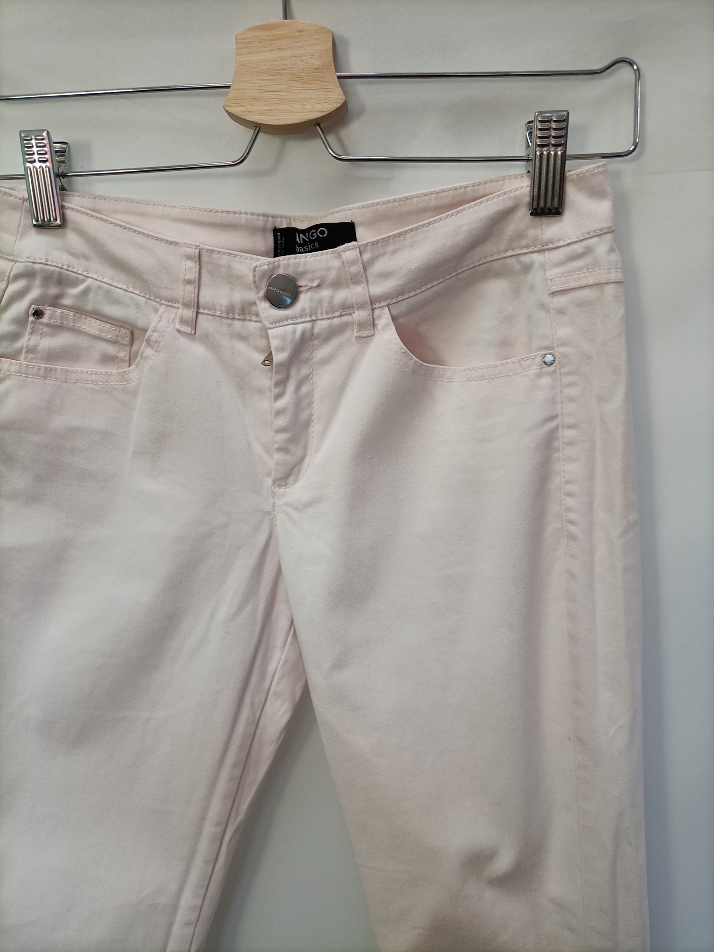 MANGO. Pantalón  denim rosa T.34