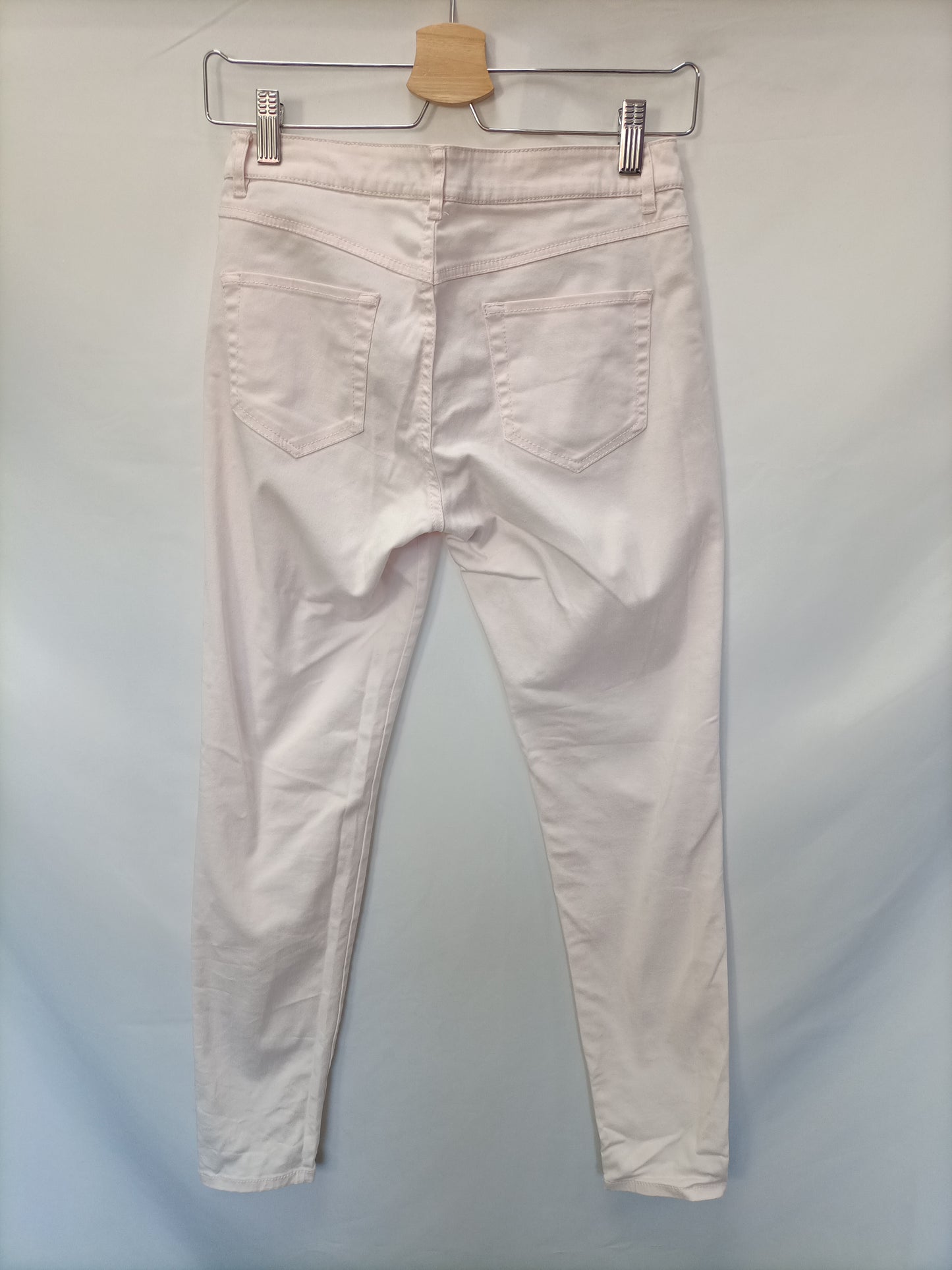 MANGO. Pantalón  denim rosa T.34