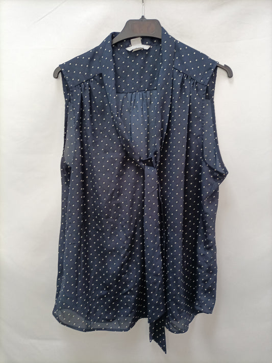 H&M. Blusa lunares T.46