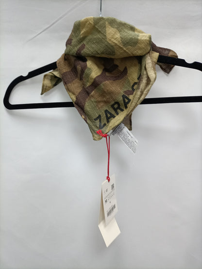 ZARA.Pañuelo cuadrado estampado camuflaje