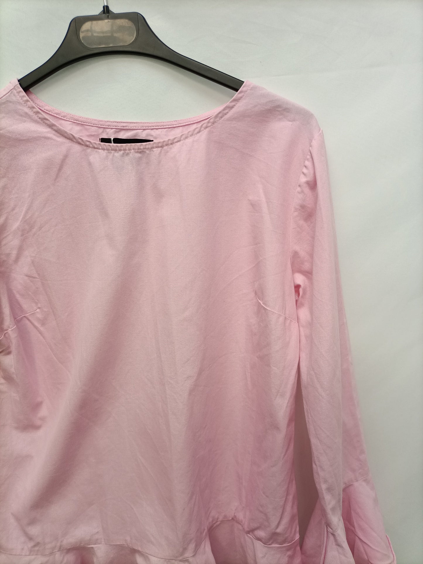 PRIMARK. Blusa rosa volantes T.36