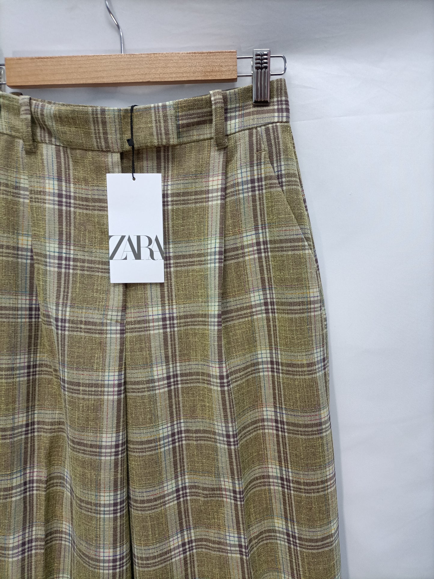 ZARA. Pantalón cuadro verde T.xs