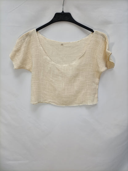 OTRAS. Top beige cortito T.s/m