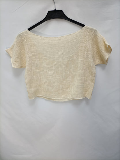 OTRAS. Top beige cortito T.s/m