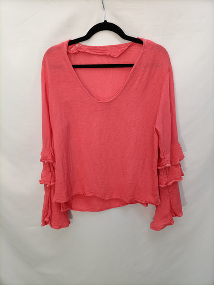 OTRAS. Blusa coral volantes T.u (m)