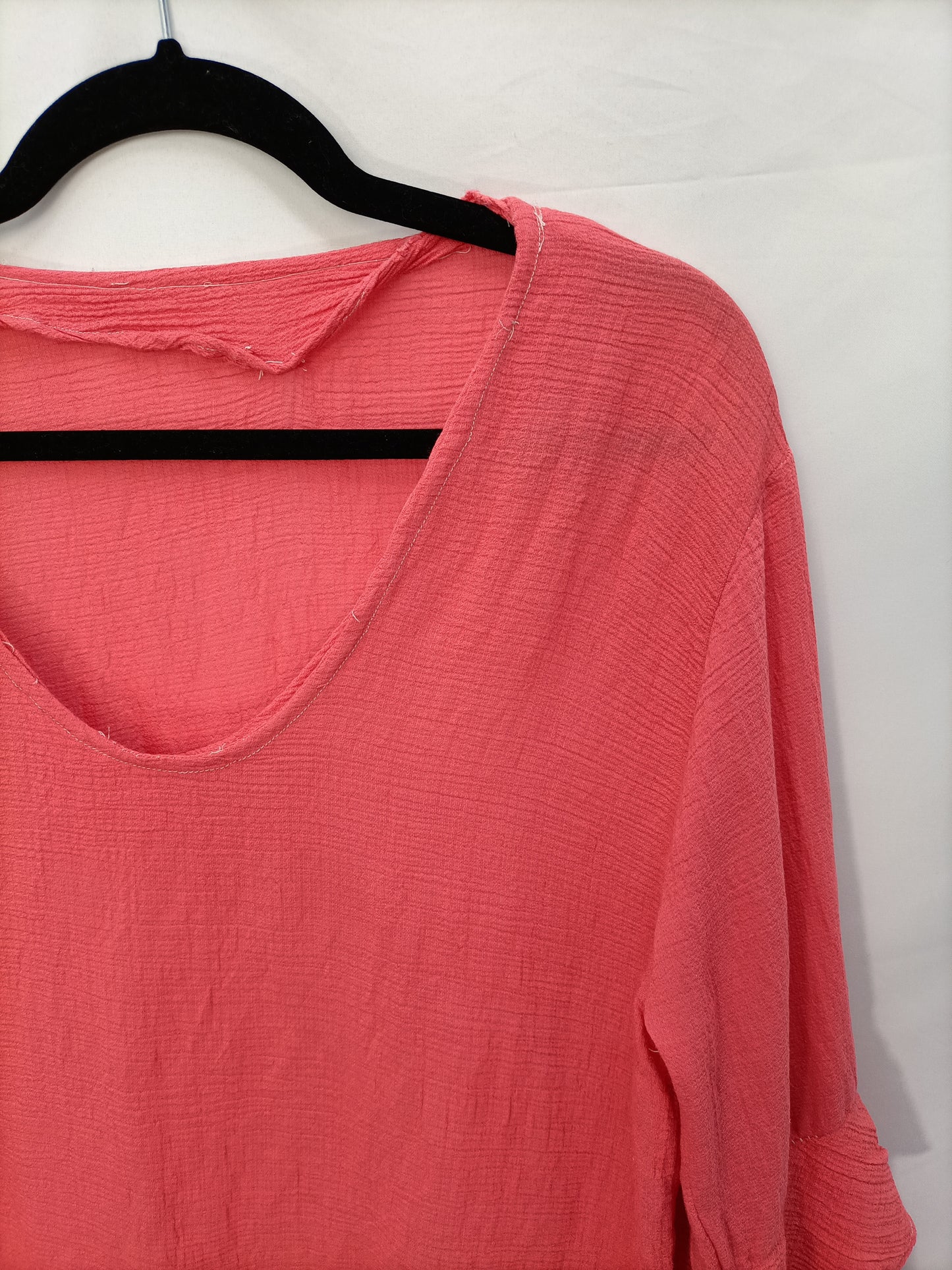 OTRAS. Blusa coral volantes T.u (m)