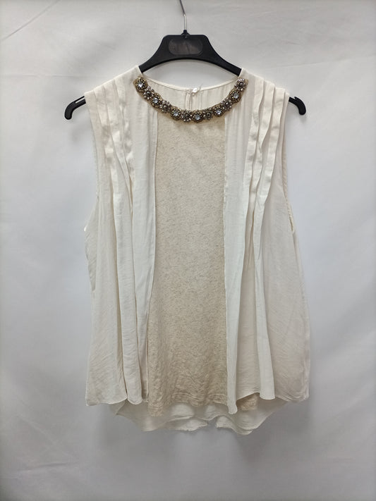 ZARA. Top cuello pedrería