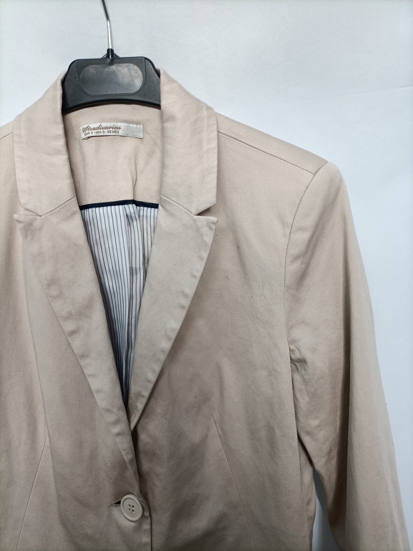 STRADIVARIUS. Blazer beige T.s