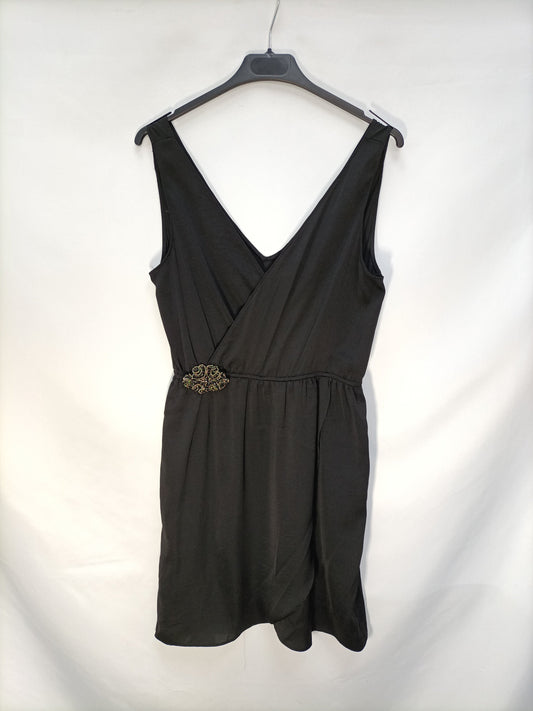 ZARA. Vestido negro cruzado T.s