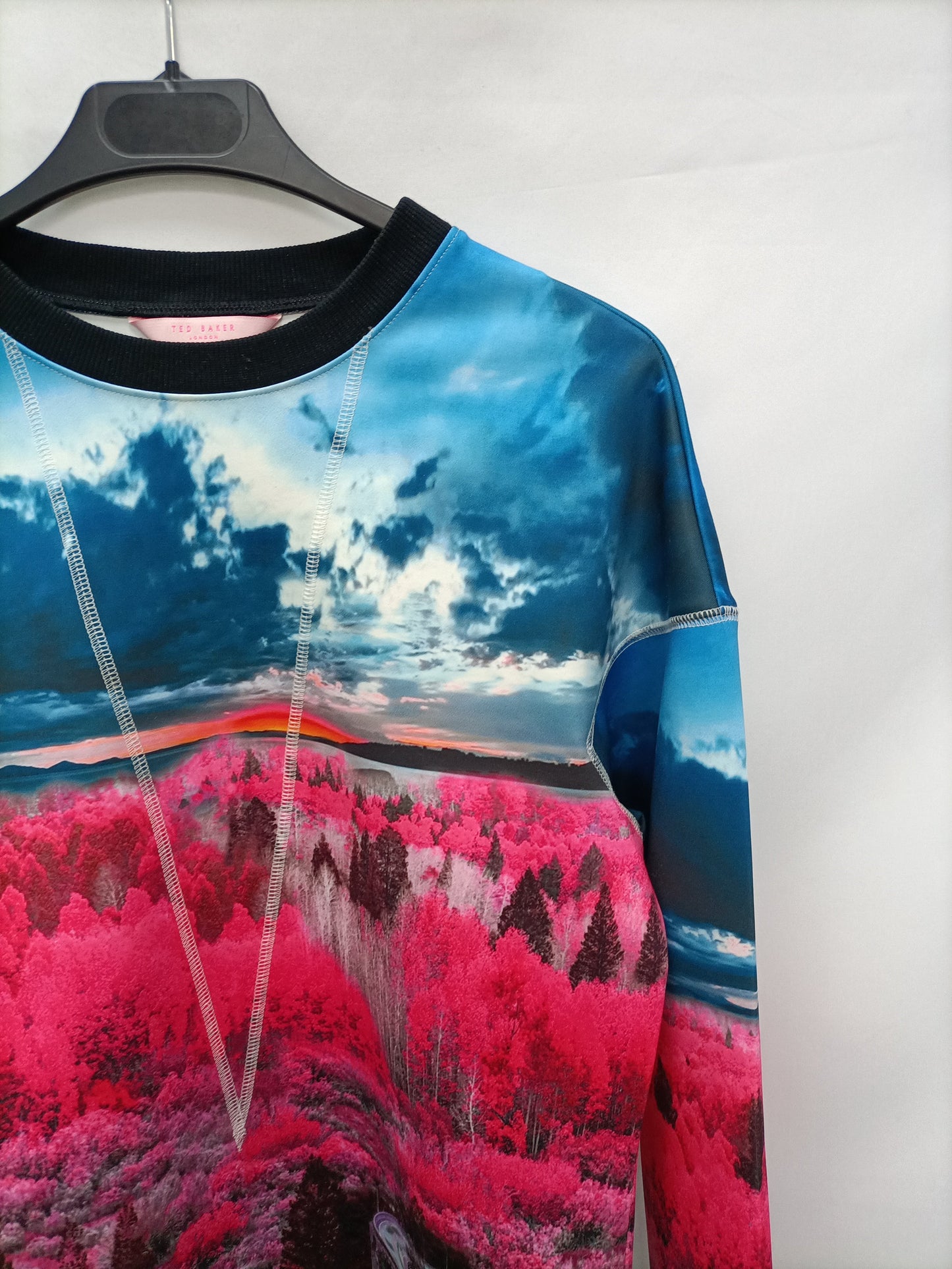 TED BAKER. Sudadera paisaje T.s