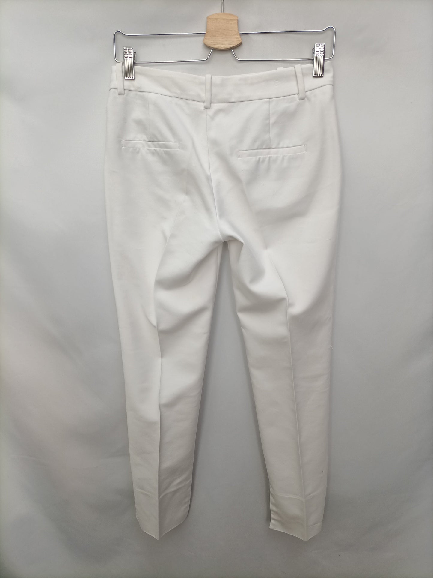 ZARA. Pantalón chino blancoT.34