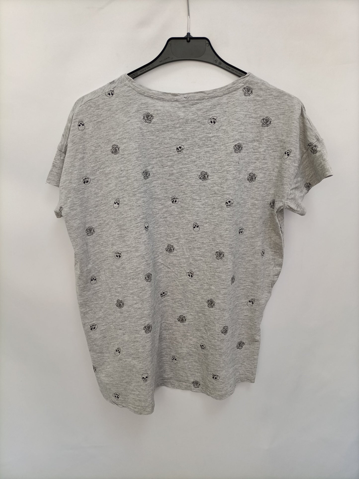 MANGO. Camiseta gris estampada T.s