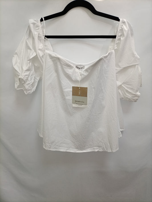 STRADIVARIUS. Top blanco escote T.l