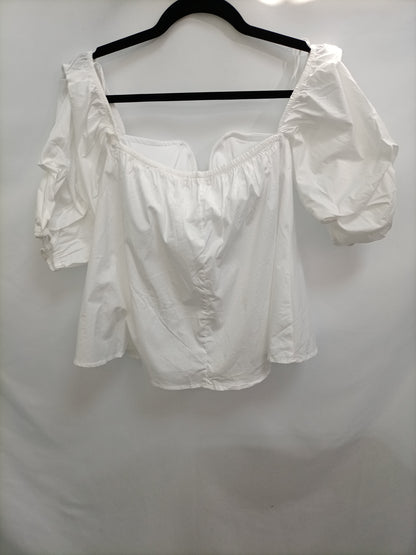 STRADIVARIUS. Top blanco escote T.l