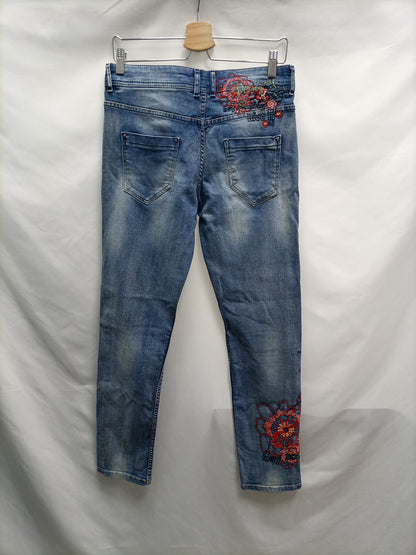 DESIGUAL. Pantalón bordado T.27(40)