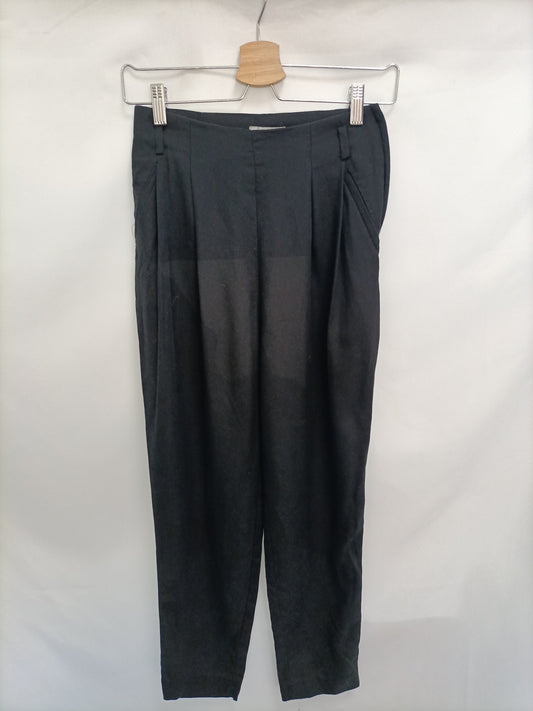 H&M. Pantalón negro fluido T.34