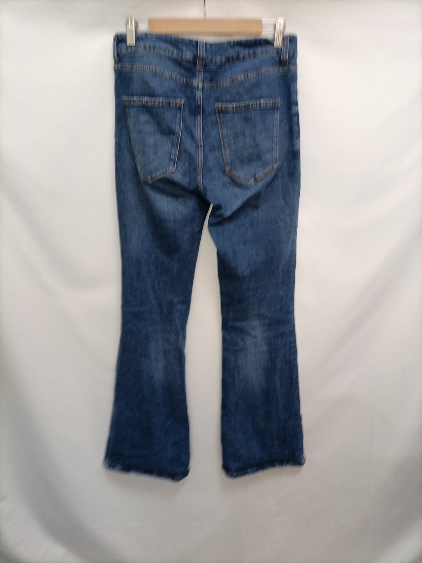 ZARA. Pantalón denim campana T.40