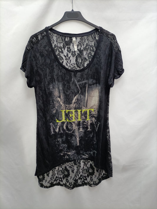 BERSHKA. Camiseta negra espalda troquelada T.l