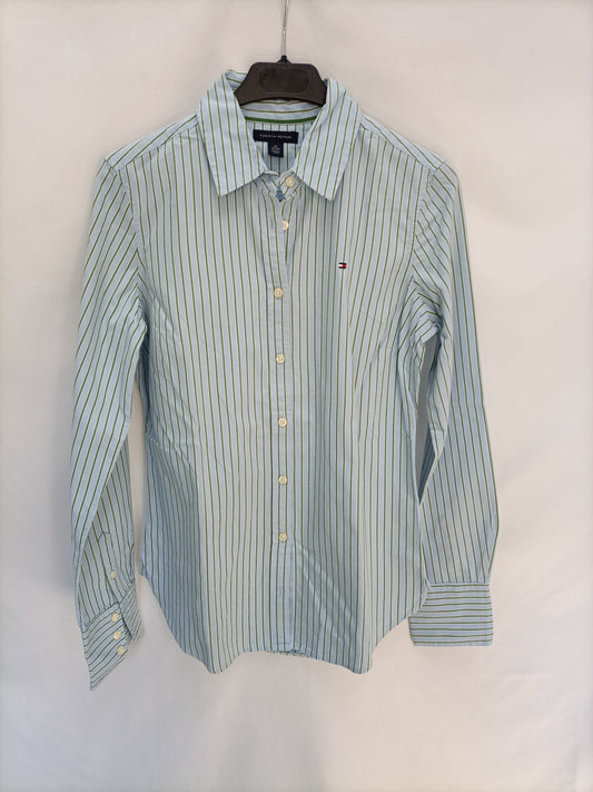 TOMMY HILFIGER. Camisa celeste rayas T.xs