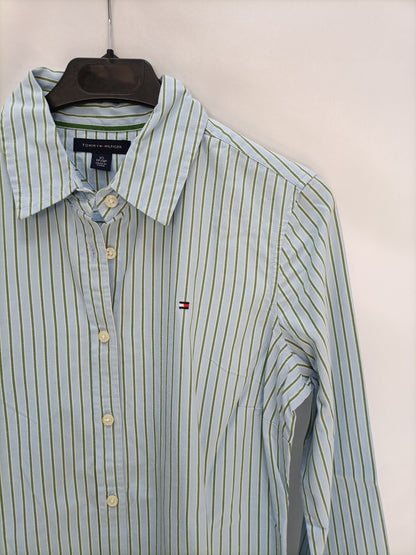 TOMMY HILFIGER. Camisa celeste rayas T.xs