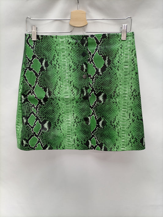 STRADIVARIUS. Falda verde animal print T.40