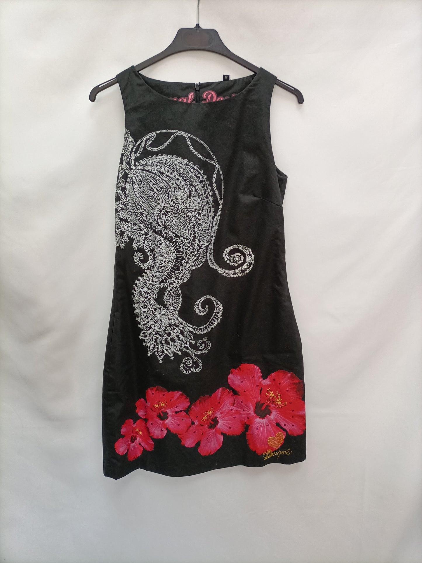 DESIGUAL. Vestido negro estampado  T.36