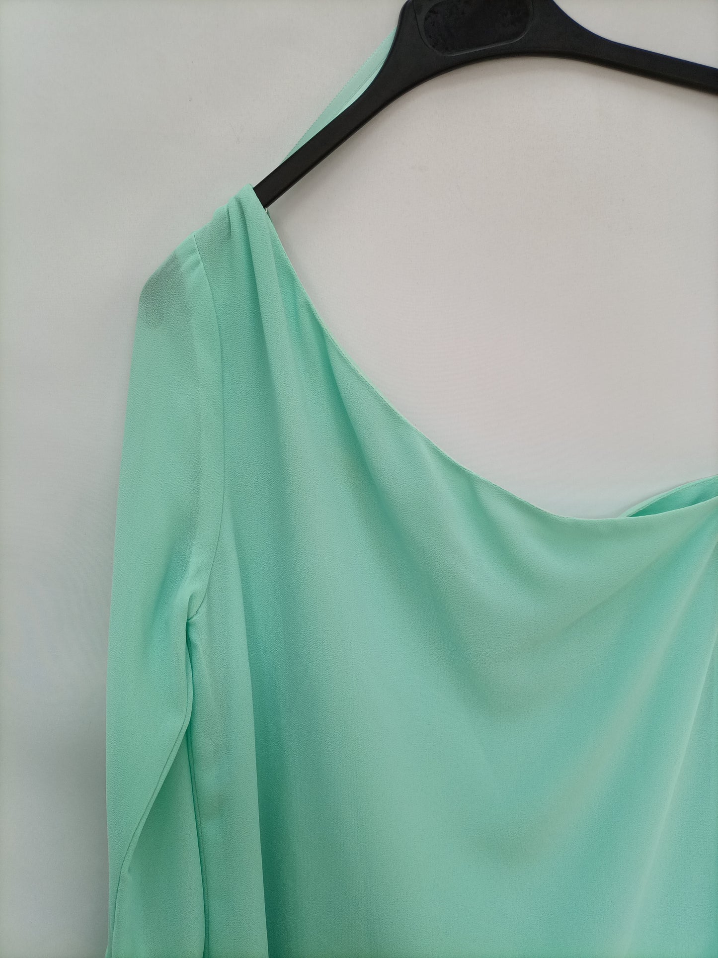 BIMANI. Blusa asimétrica verde T.s