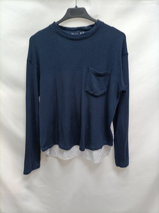 BERSHKA. Jersey azul con blusa  T.s