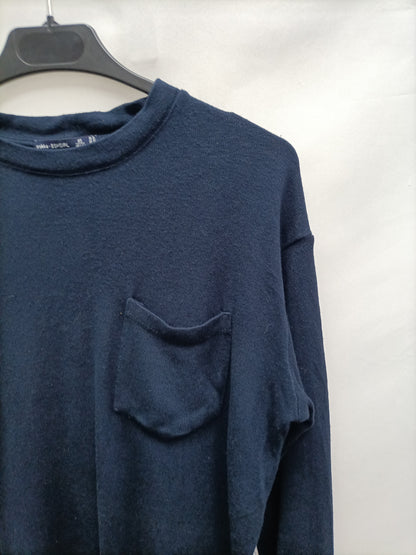 BERSHKA. Jersey azul con blusa  T.s