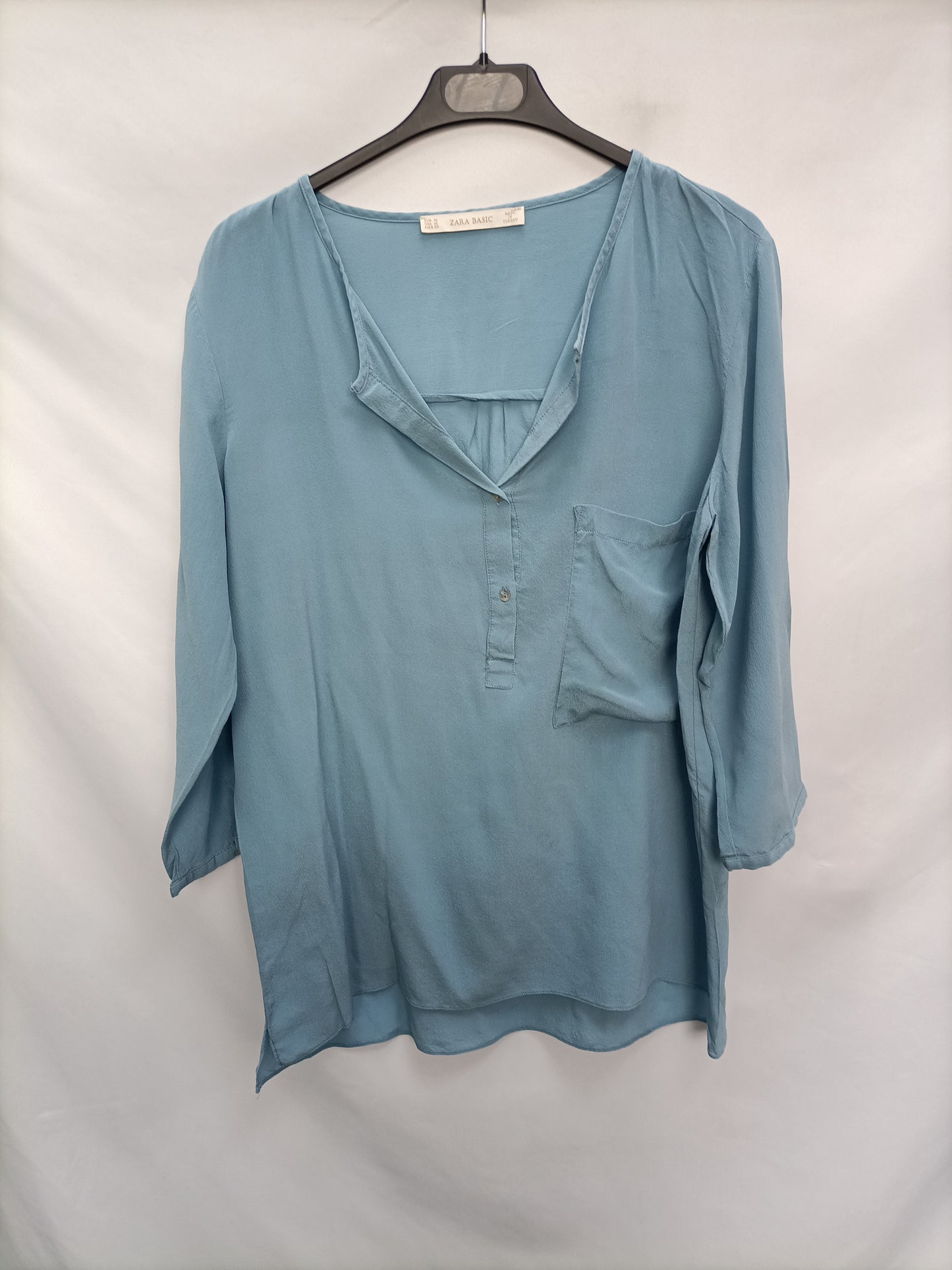 ZARA. Blusa azul básica T.m