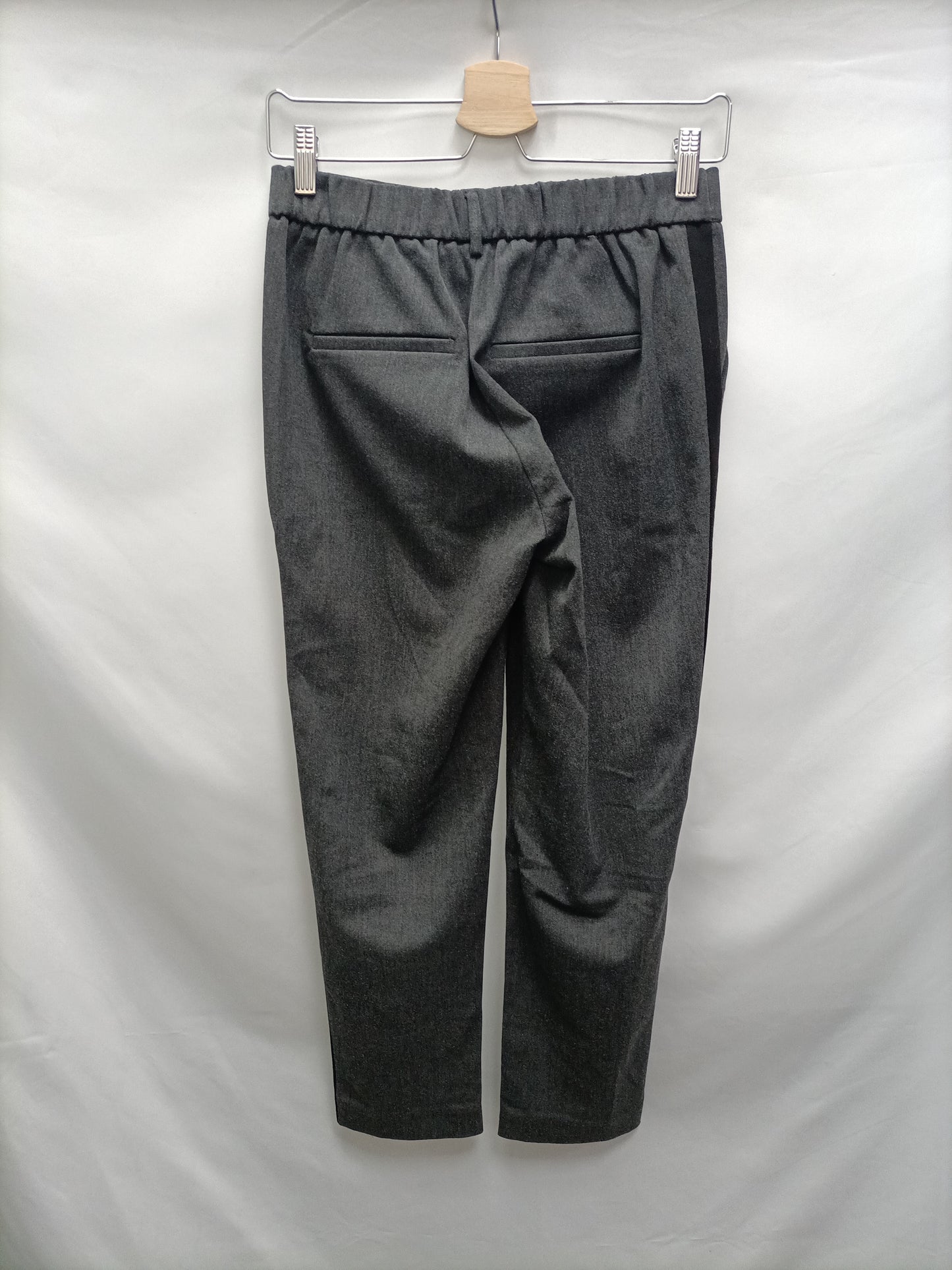 ZARA. Pantalón gris fluido  T.xs