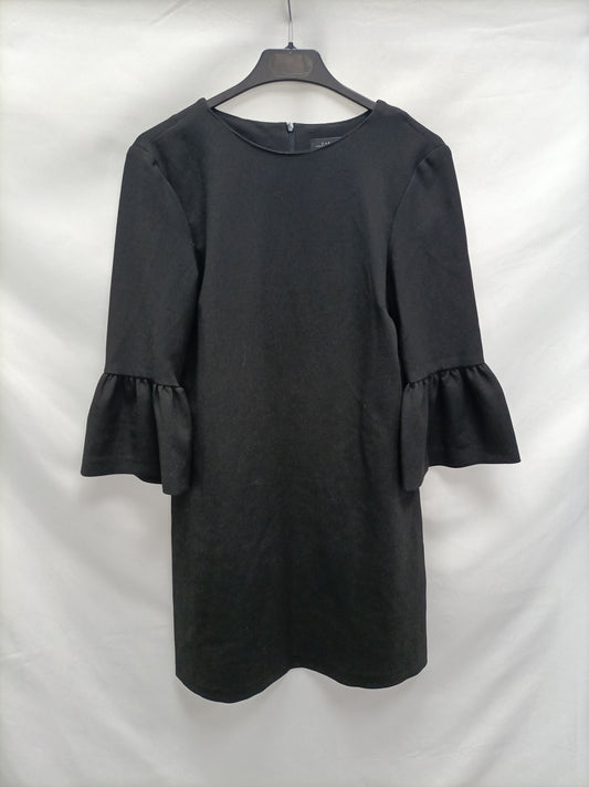 ZARA. Vestido negro volante T.xs