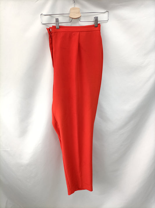 OTRAS. Pantalones vestir rojos