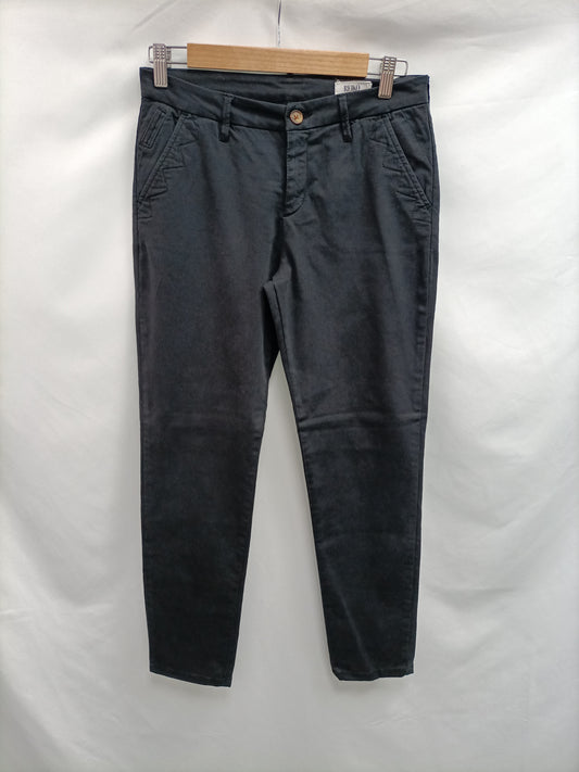 REIKO. Pantalón negro chino  T.26(36)