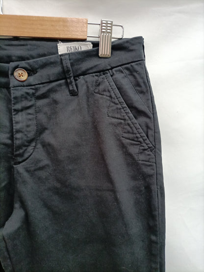 REIKO. Pantalón negro chino  T.26(36)