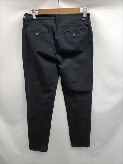 REIKO. Pantalón negro chino  T.26(36)