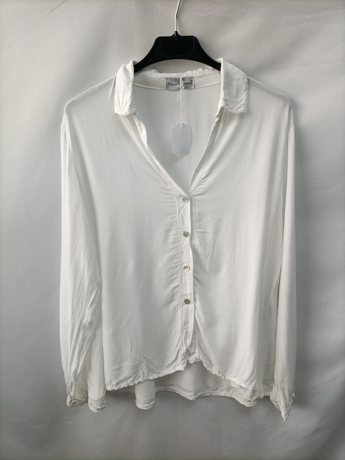 STELLA RITTWANGEN. Camisa blanca básica T.s