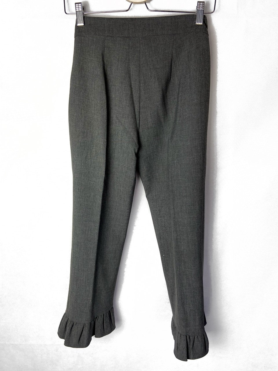 ZARA. Pantalón gris volante XS