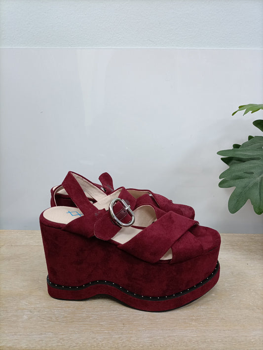 MIM SHOES. Plataforma burdeos T.39 (tara)