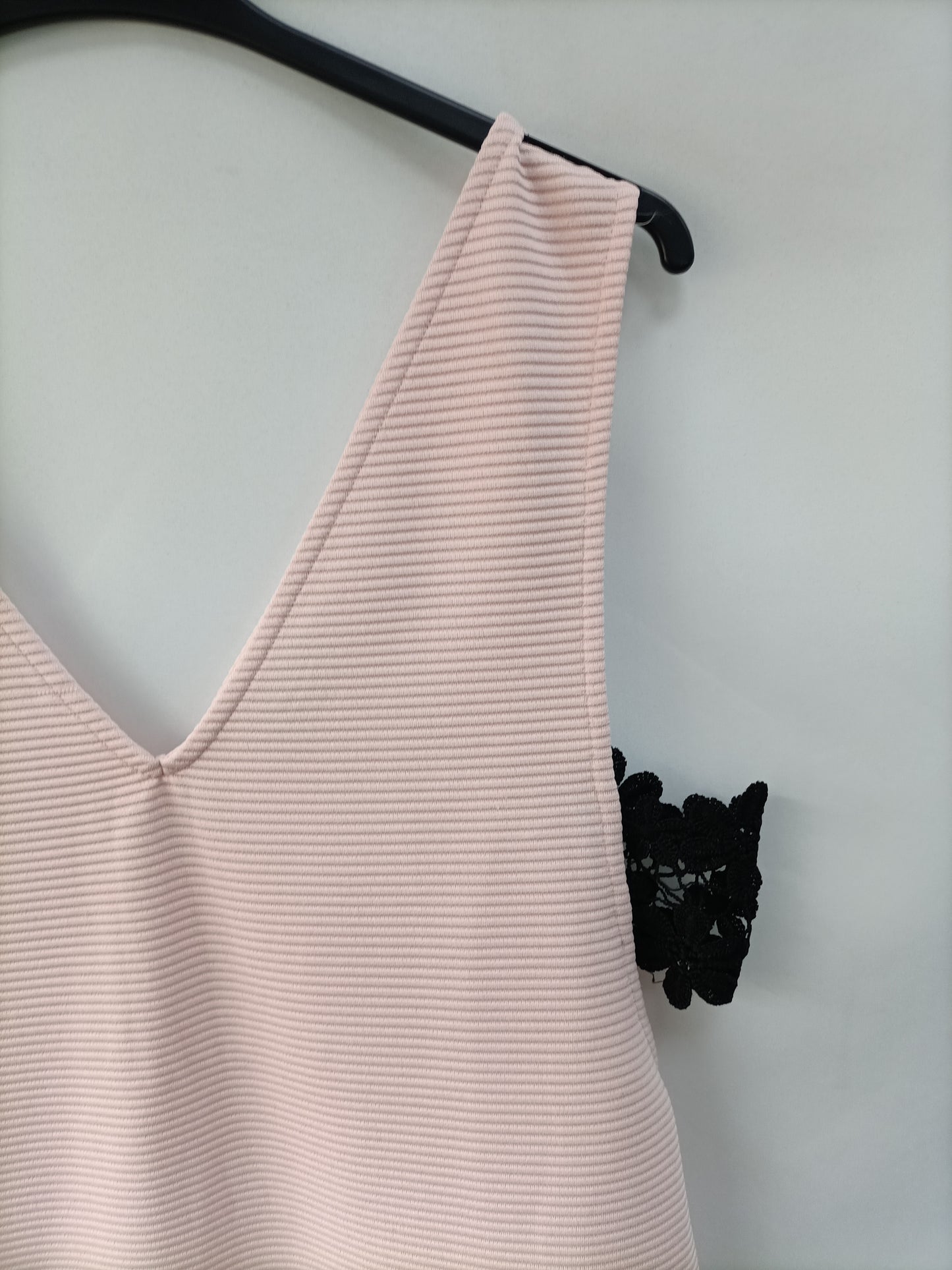 ASOS. Vestido rosa canalé T.42