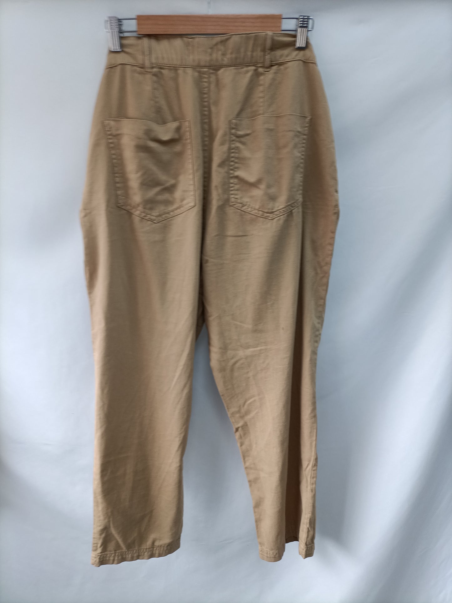 MANGO. Pantalón camel recto  T.42