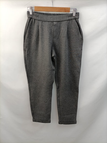 BENETTON. Pantalón gris elástico T.s