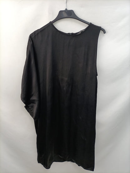 ZARA. Vestido negro asimétrico T.m