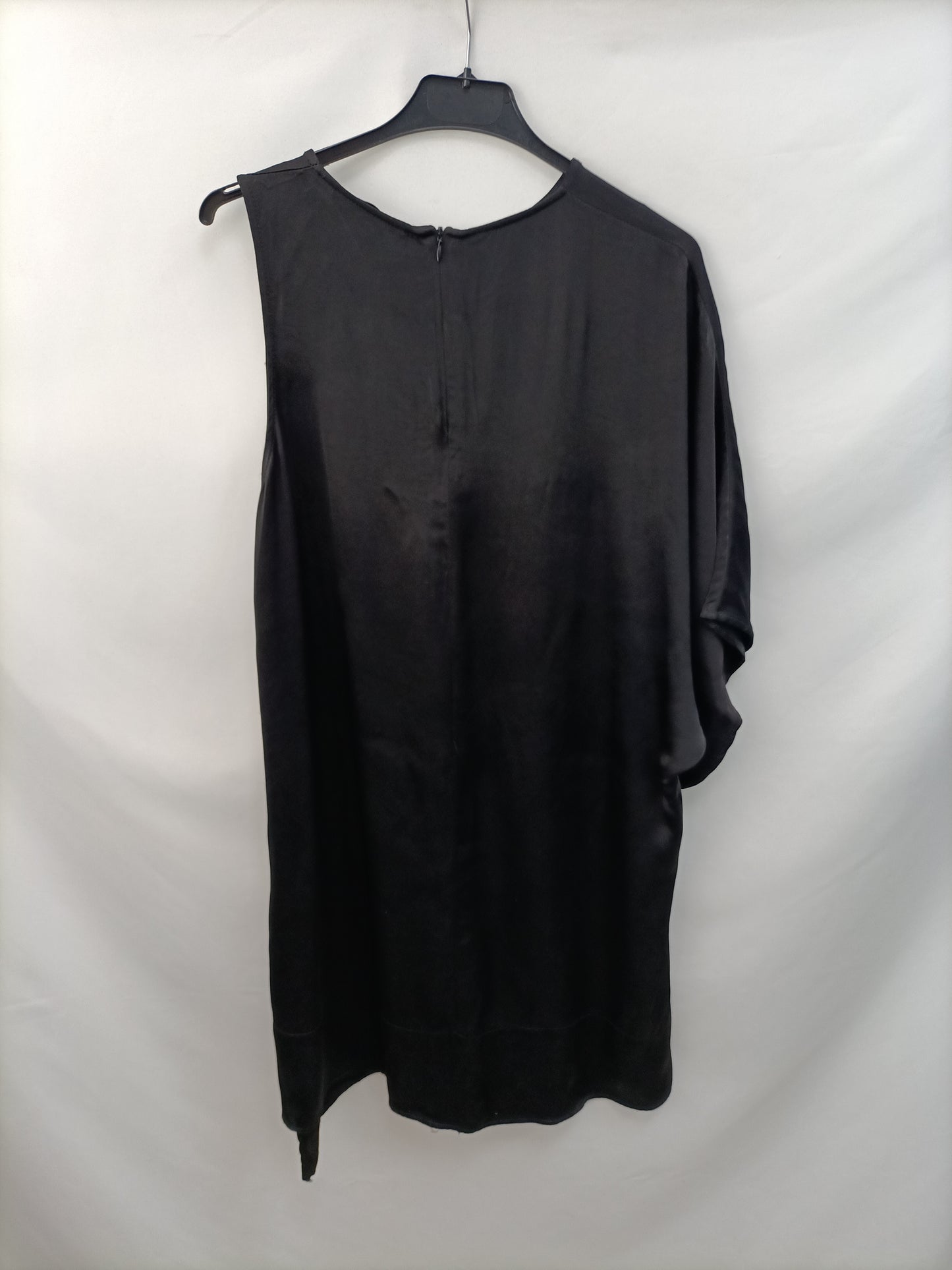 ZARA. Vestido negro asimétrico T.m