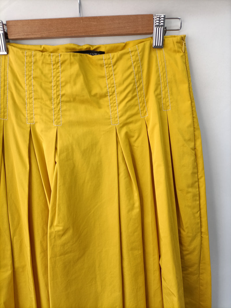 Falda amarilla
