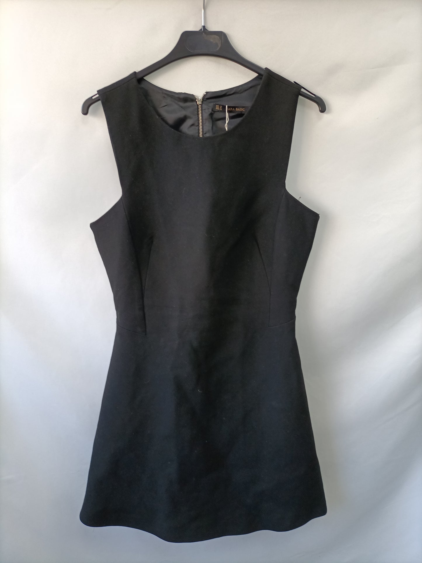 ZARA. Vestido negro T.m