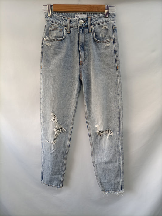 ZARA. Jeans efecto lavado T.32