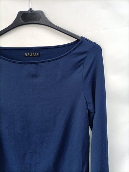 STRADIVARIUS. Camiseta.azul licra T.l